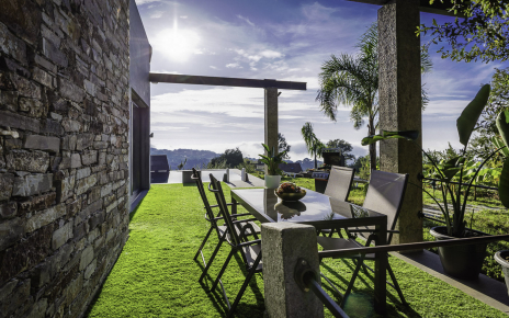 Comidas al aire libre con vistas al mar